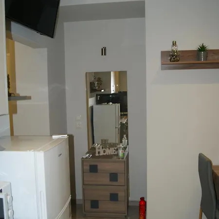 City Room Apartment *